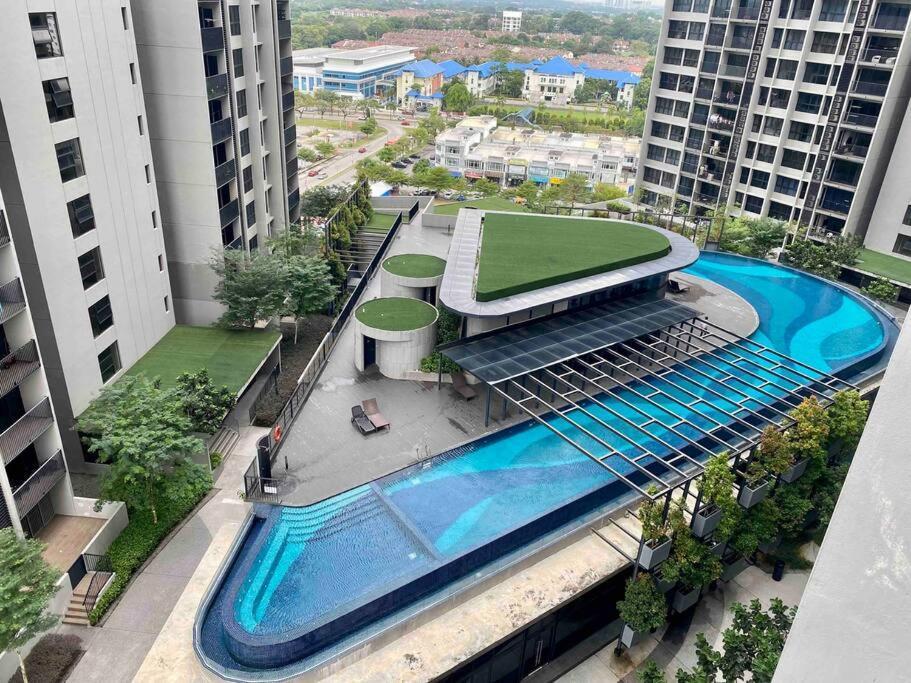 Stylish Nordic Suite, Pool View, Geo Bukit Rimau, Kota Kemuning * Shah Alam