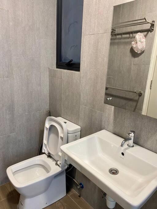 Stylish Nordic Suite, Pool View, Geo Bukit Rimau, Kota Kemuning Shah Alam