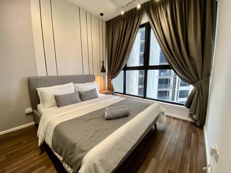 Stylish Nordic Suite, Pool View, Geo Bukit Rimau, Kota Kemuning * Shah Alam